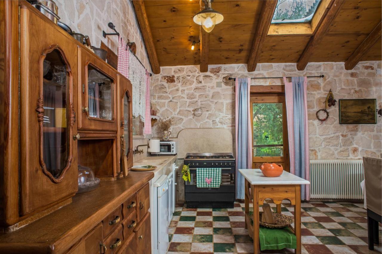 Vasilikí Jianni'S Villa - Stone Villa In The Greenery!! מראה חיצוני תמונה