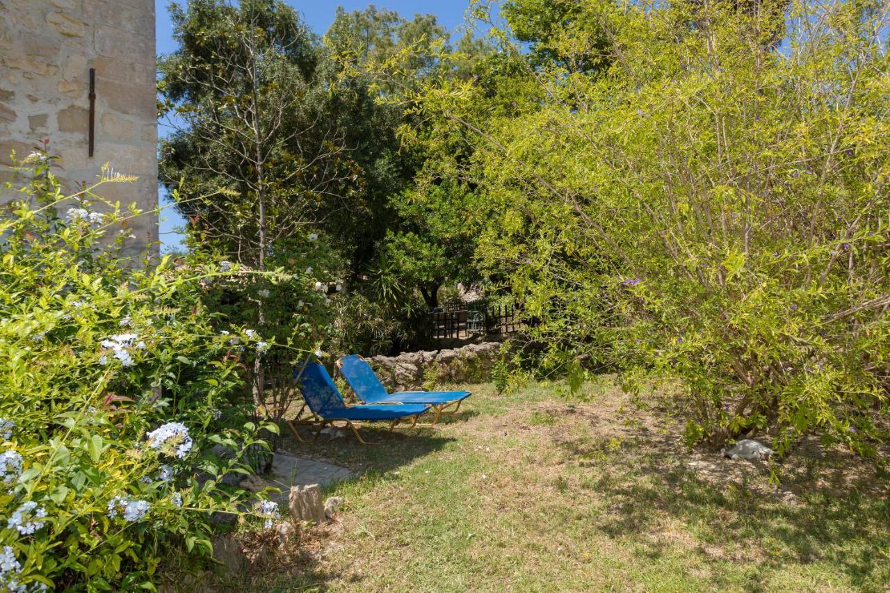 Vasilikí Jianni'S Villa - Stone Villa In The Greenery!! מראה חיצוני תמונה